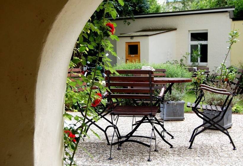 Номер Economy с общей ванной комнатой, The Avalon