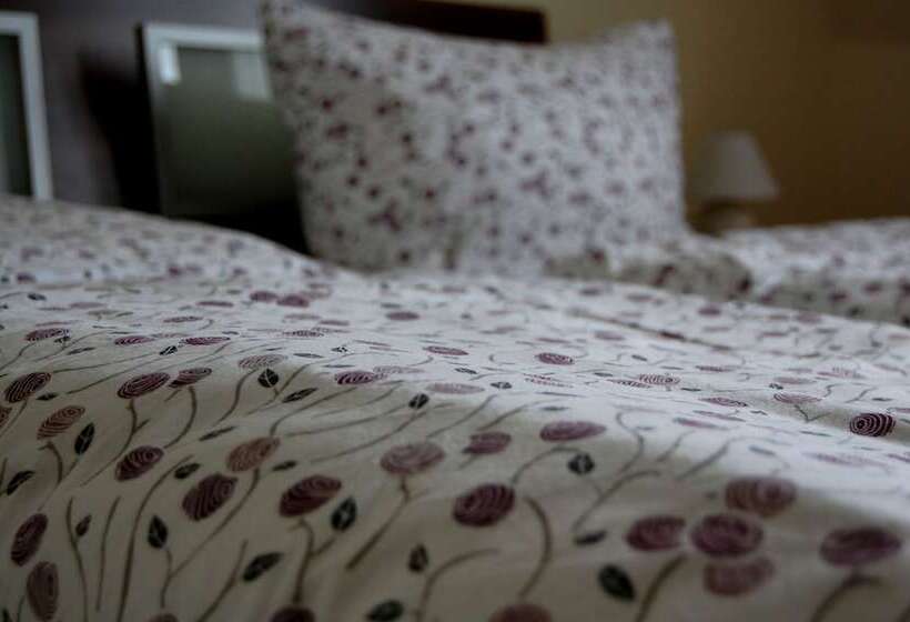 패밀리 룸, The Avalon