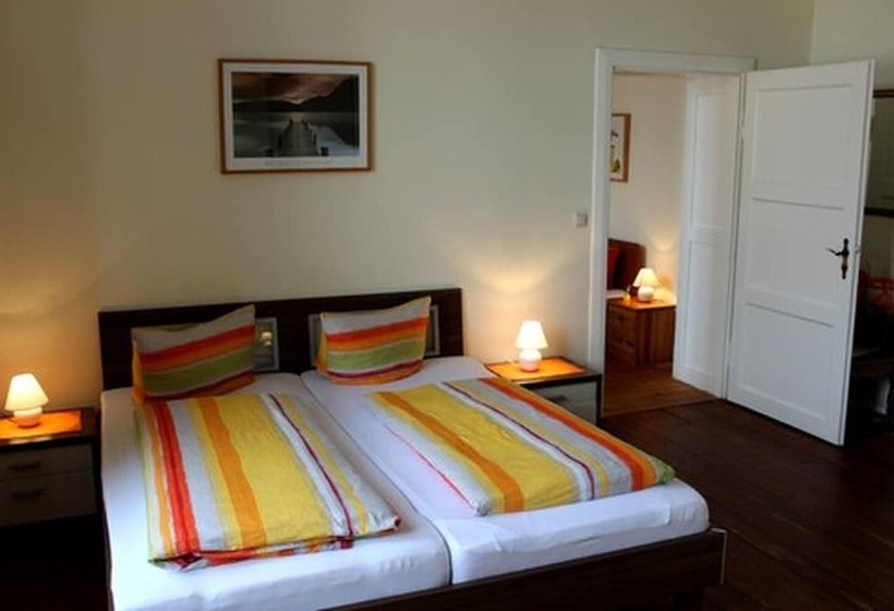 패밀리 룸, The Avalon