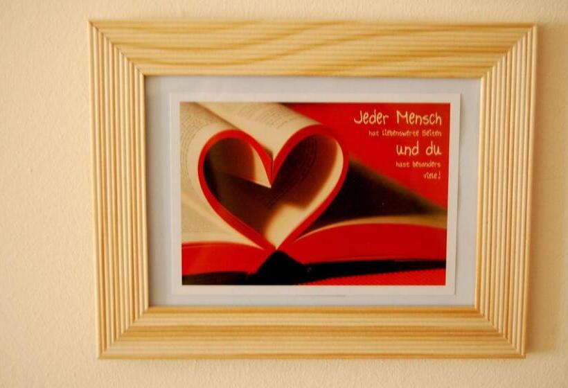 이코노미 룸 공용욕실, The Avalon