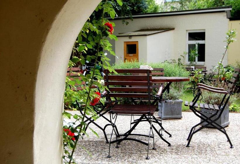 Номер Economy с общей ванной комнатой, The Avalon