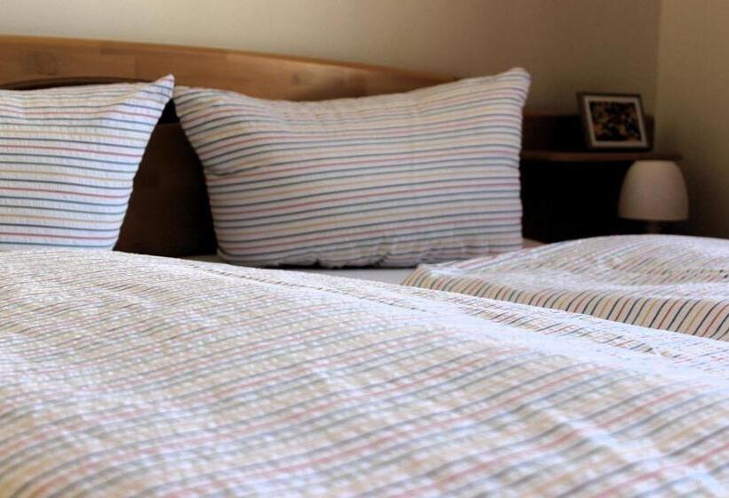 패밀리 룸, The Avalon