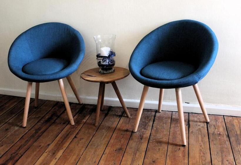 이코노미 룸 공용욕실, The Avalon