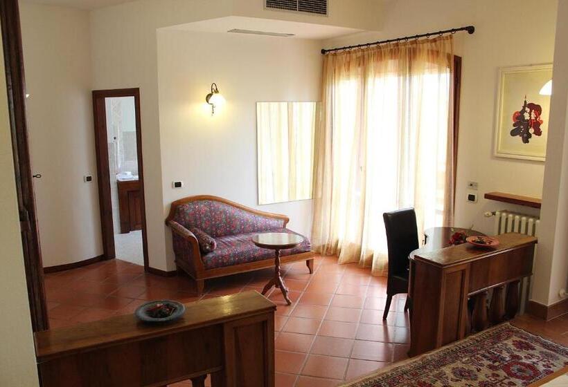 Люкс с Балконом, Casale Del Fattore