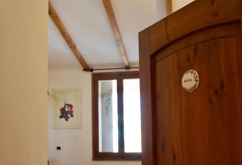 Трехместный Номер Стандарт с Балконом, Casale Del Fattore