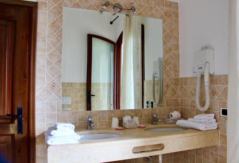 Трехместный Номер Стандарт с Балконом, Casale Del Fattore