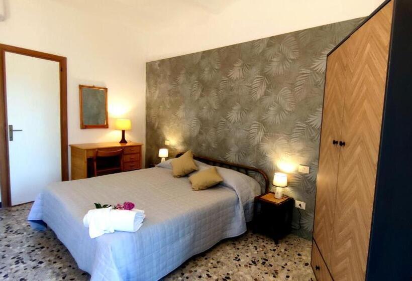 غرفة قياسية سرير كينج, Golfo Azzurro