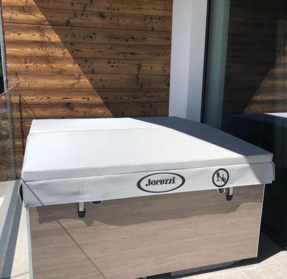 带按摩浴盆的套房, Alpuris   Your Boutique Suite   Hotel B&b