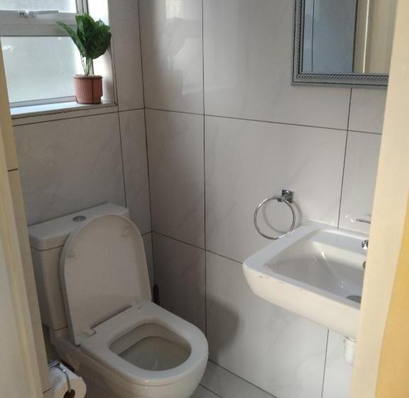 اتاق استاندارد سه نفره, Jacmo Guest House