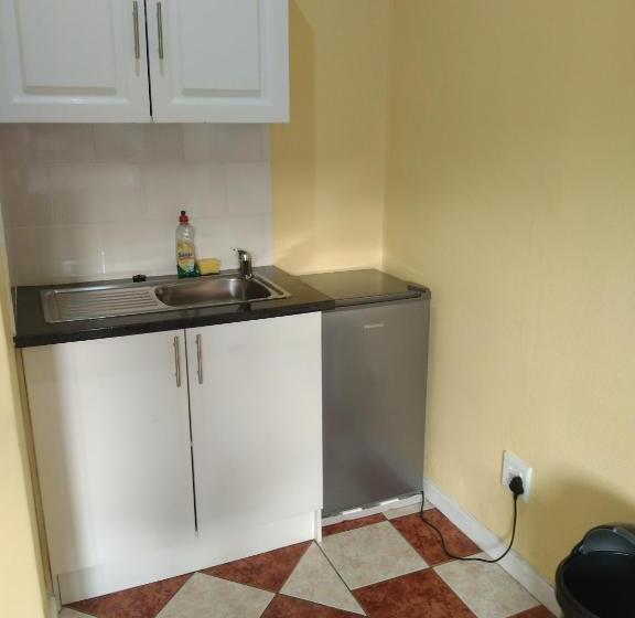 Quarto Triplo Estandar, Jacmo Guest House