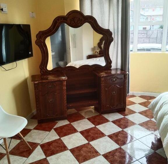 اتاق استاندارد سه نفره, Jacmo Guest House