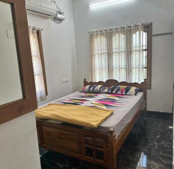 家庭套房, Yuga Guest House