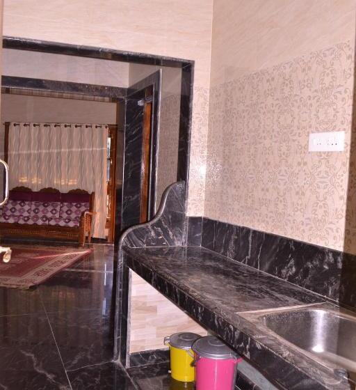 家庭套房, Yuga Guest House