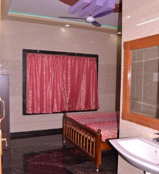 家庭套房, Yuga Guest House