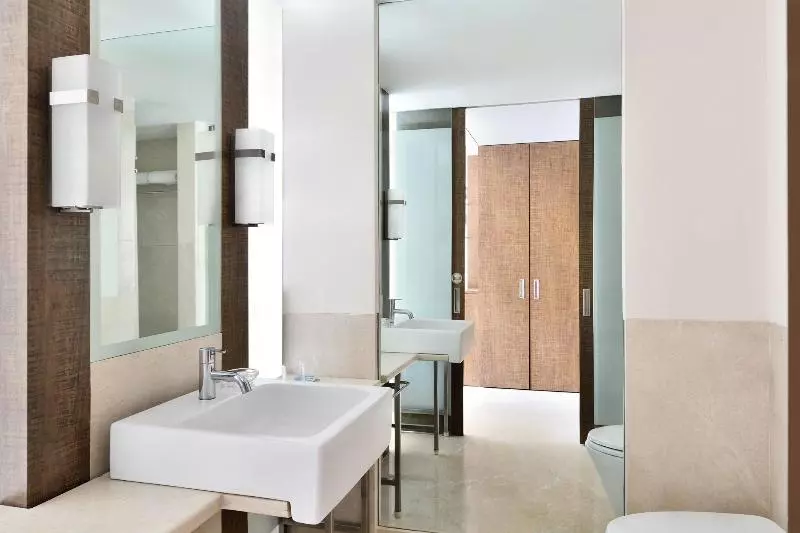 キングサイズベッドのデラックスルーム, Four Points By Sheraton Bengaluru, Whitefield