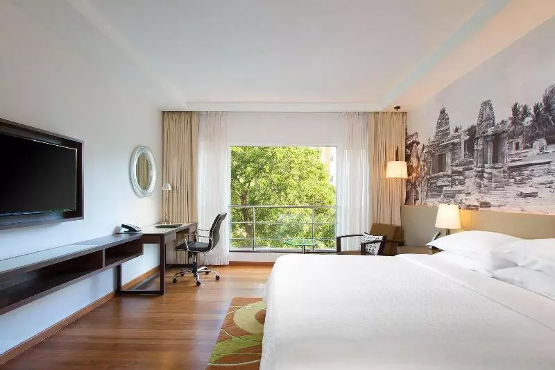 キングサイズベッドのデラックスルーム, Four Points By Sheraton Bengaluru, Whitefield