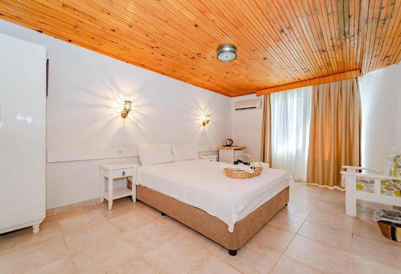 اتاق استاندارد با چشمانداز باغ, Golden Lighthouse