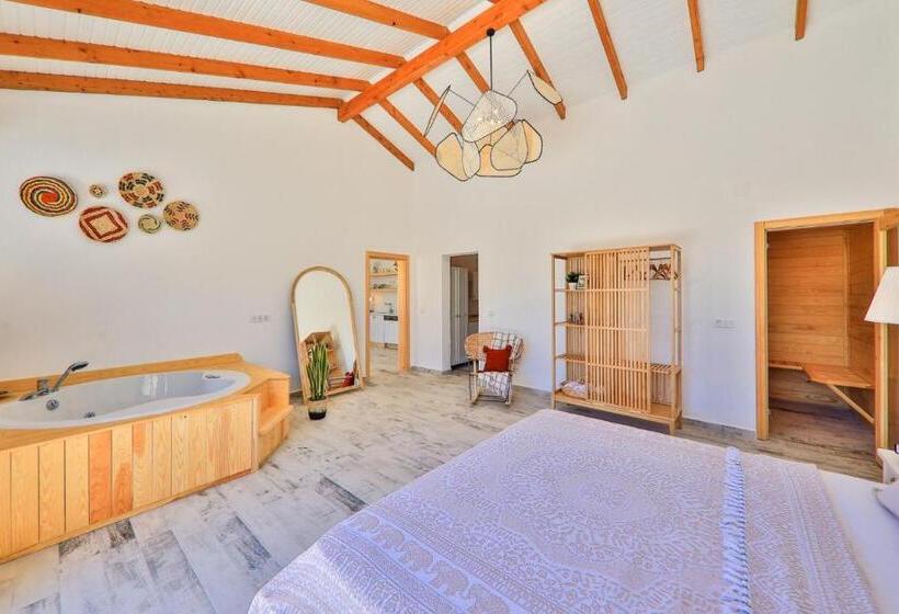 خانه 1 خوابه, Golden Lighthouse