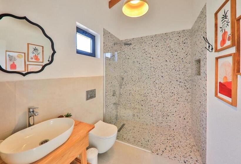 خانه 1 خوابه, Golden Lighthouse