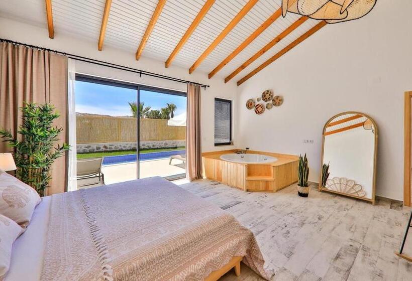 خانه 1 خوابه, Golden Lighthouse