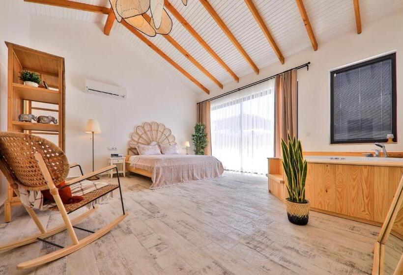 خانه 1 خوابه, Golden Lighthouse