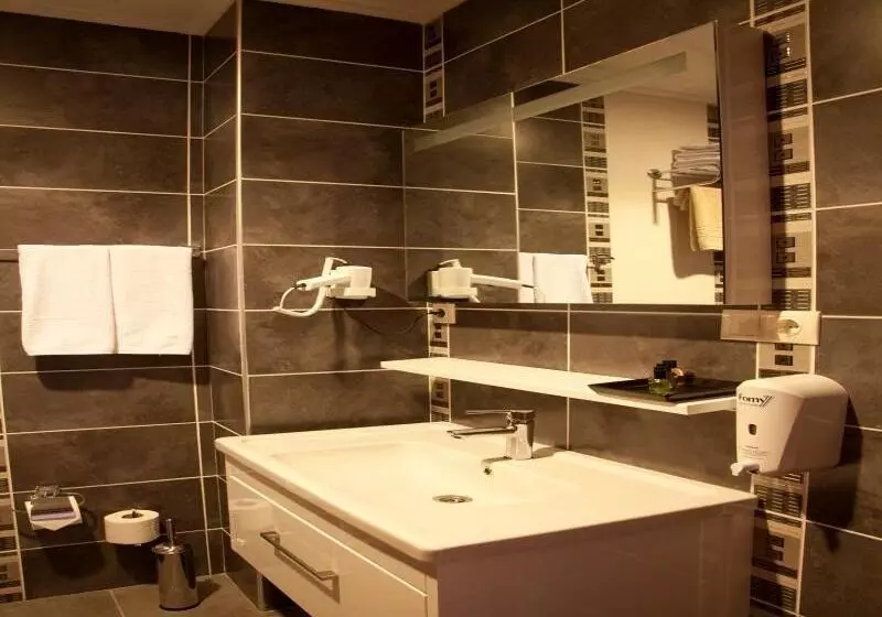 Classic Kolmen Hengen Huone, Gosterisli Otel