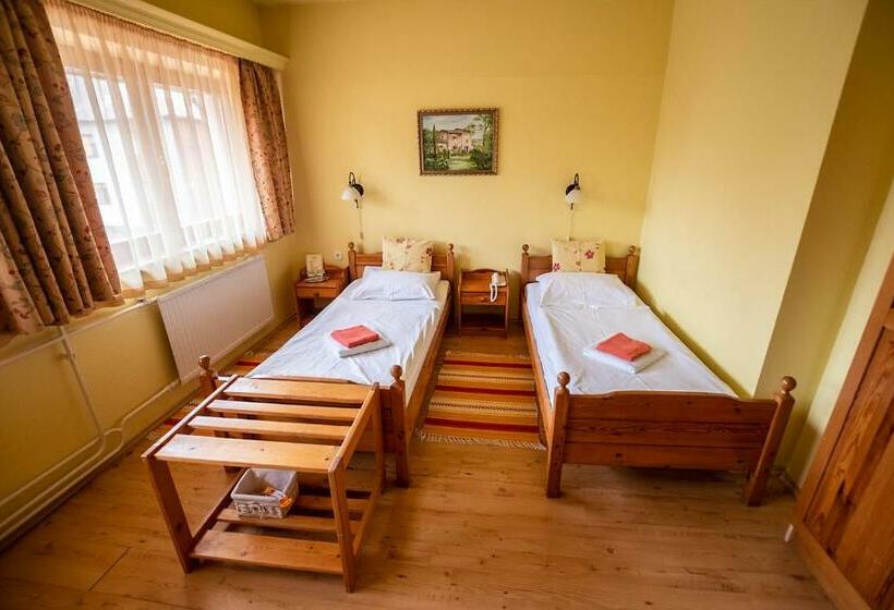 חדר סטנדרט, Il Gallo Nero   Fekete Kakas étterem és Panzió