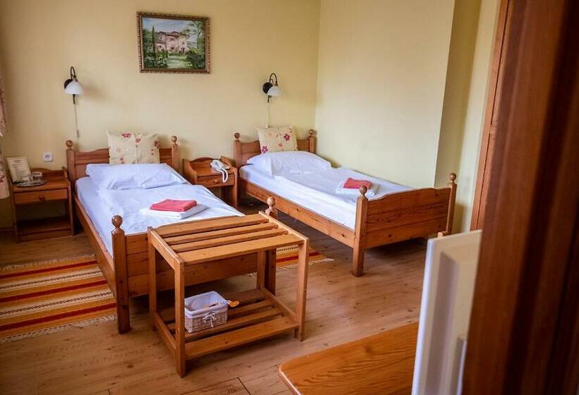 חדר סטנדרט, Il Gallo Nero   Fekete Kakas étterem és Panzió