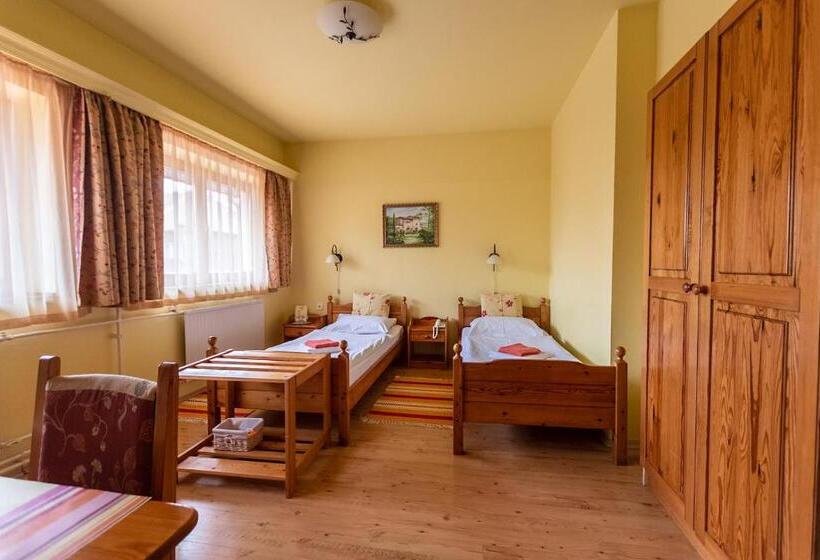 חדר סטנדרט, Il Gallo Nero   Fekete Kakas étterem és Panzió