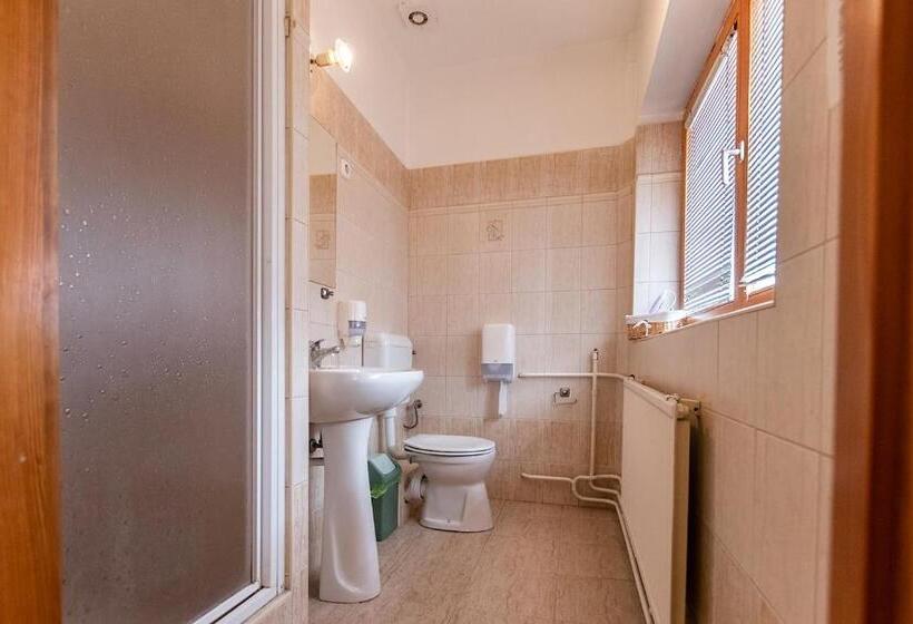 חדר סטנדרט, Il Gallo Nero   Fekete Kakas étterem és Panzió