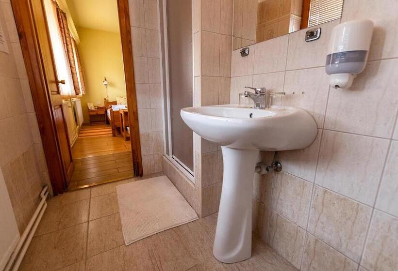 חדר סטנדרט, Il Gallo Nero   Fekete Kakas étterem és Panzió