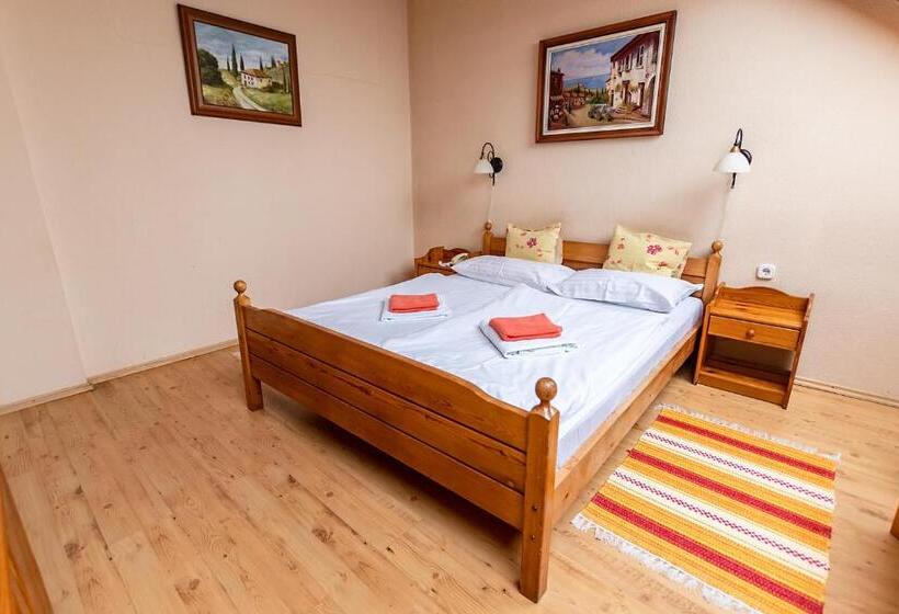 דירת חדר, Il Gallo Nero   Fekete Kakas étterem és Panzió