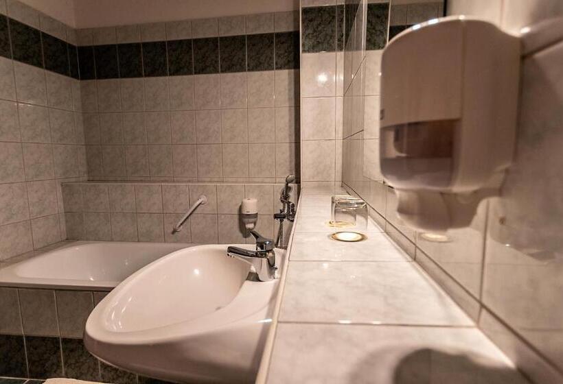 דירת חדר, Il Gallo Nero   Fekete Kakas étterem és Panzió