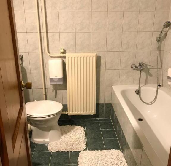 חדר סטנדרט לשלושה, Il Gallo Nero   Fekete Kakas étterem és Panzió