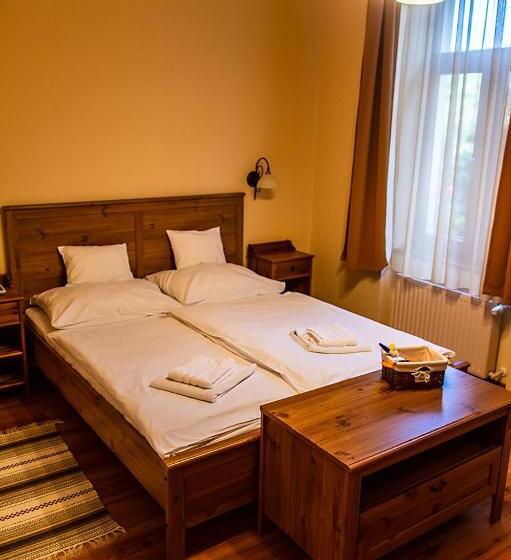 اتاق لوکس با تخت بزرگ, Il Gallo Nero   Fekete Kakas étterem és Panzió