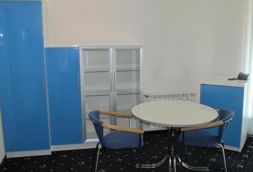 اتاق استاندارد سه نفره, Kaiser