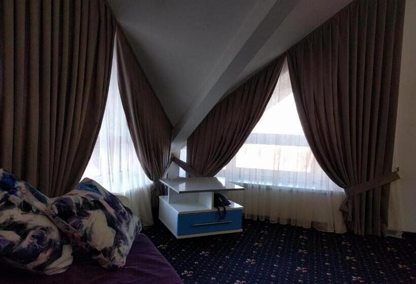 اتاق استاندارد سه نفره, Kaiser