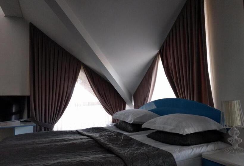 اتاق استاندارد سه نفره, Kaiser