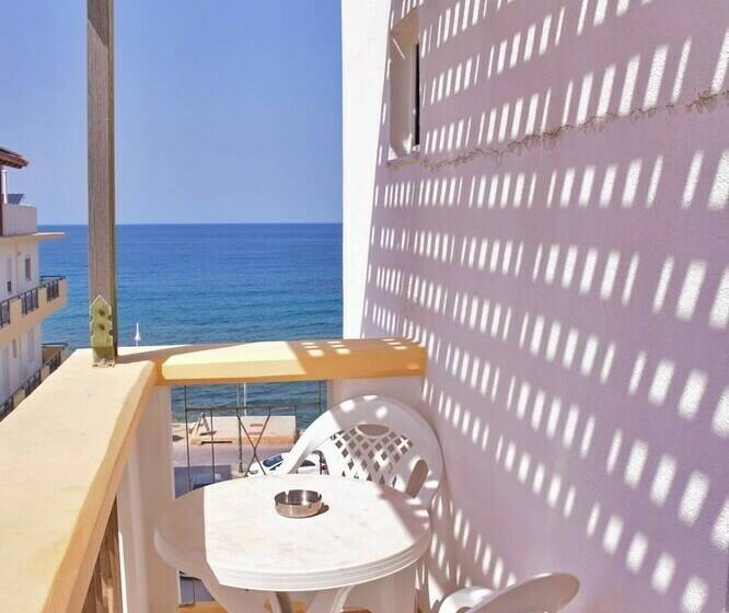 شقة غرفة واحدة, Irini Apartments