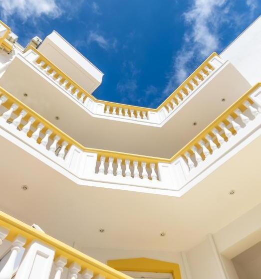 شقة غرفة واحدة, Irini Apartments