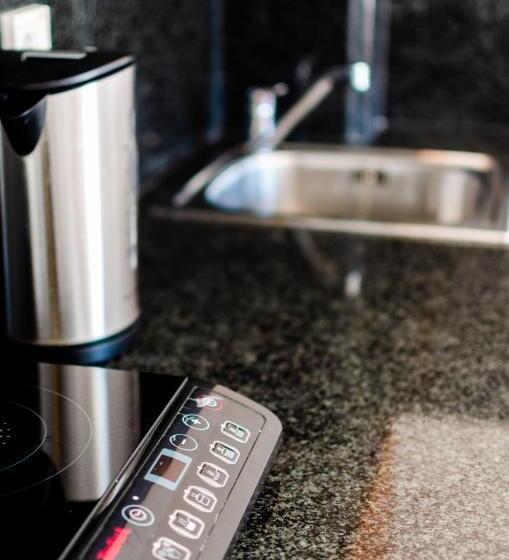 إستديو قياسى مطل على حمام السباحة, Irini Apartments