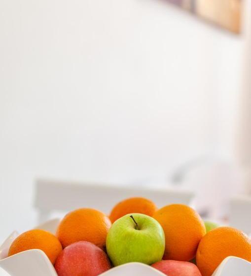 إستديو قياسى مطل على حمام السباحة, Irini Apartments