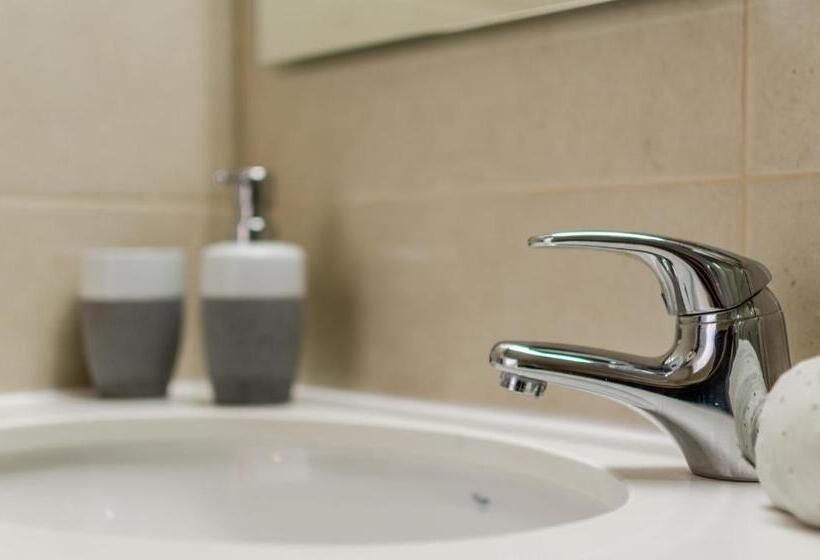 شقة غرفة واحدة, Irini Apartments