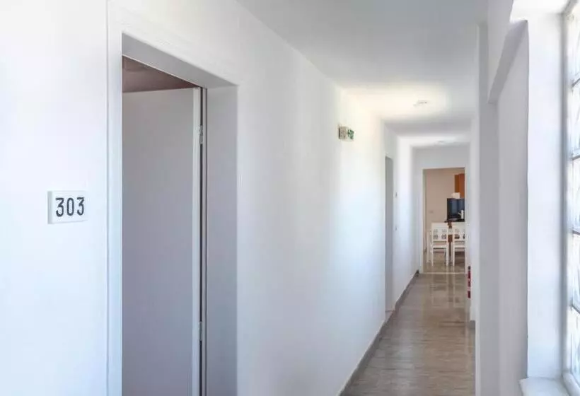プールビュースタンダードステューディオ, Irini Apartments