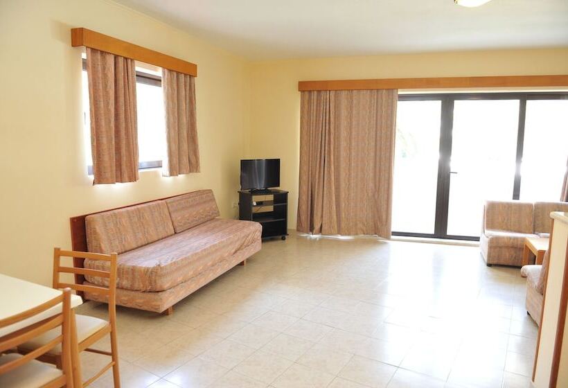 Апартаменты 2 Спальни, Niki Hotel Apartments