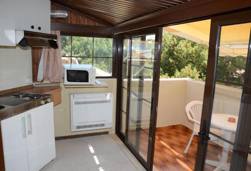 스탠다드 스튜디오, Niki Hotel Apartments