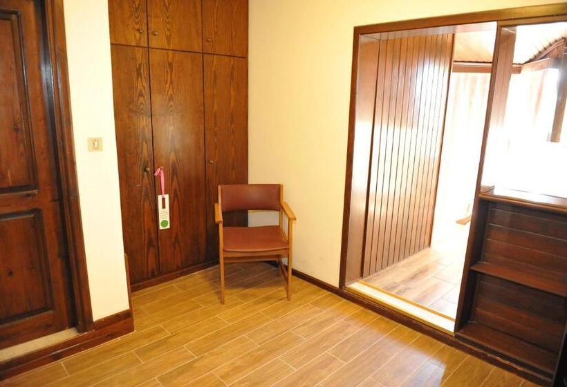 스탠다드 스튜디오, Niki Hotel Apartments