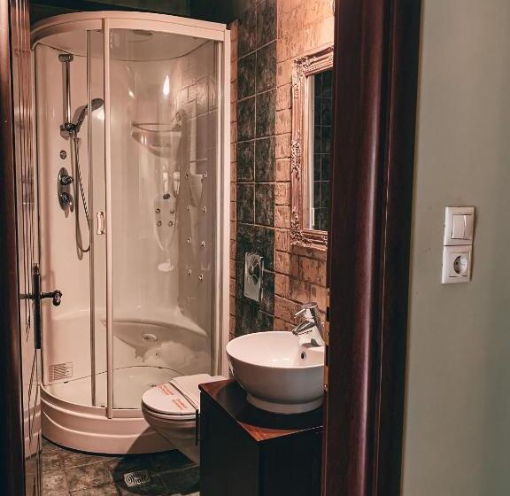 家庭间, Elena Guesthouse