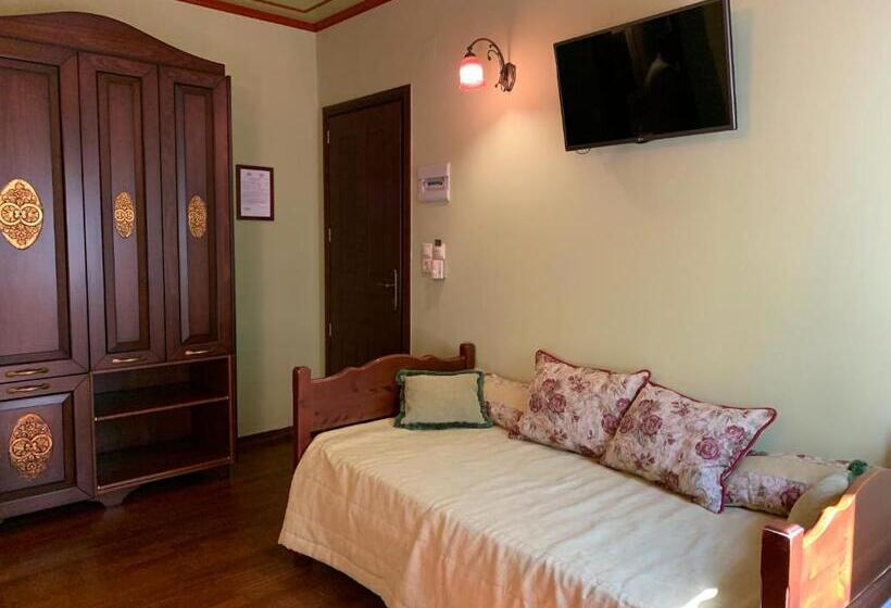 家庭间, Elena Guesthouse