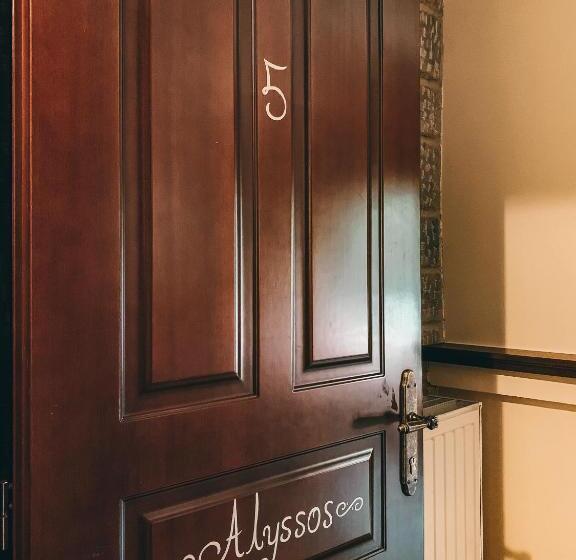 可观景的小型套房, Elena Guesthouse